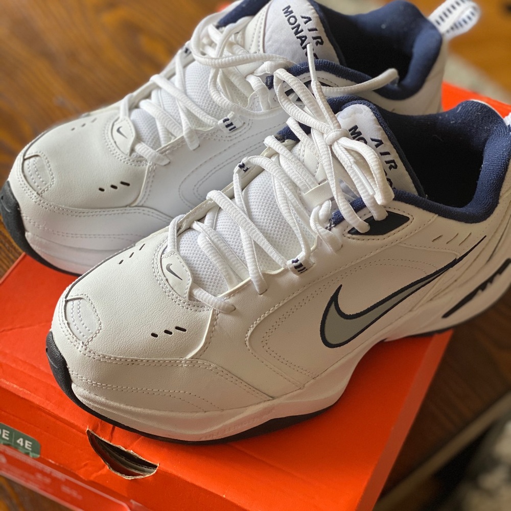 Nike Air Monarch IV